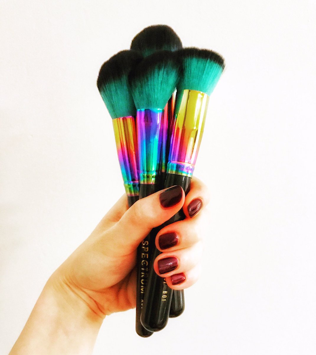 makeupbrushes hashtag on Twitter