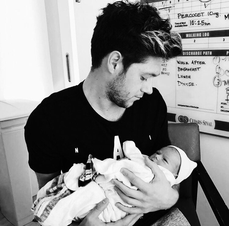 I'm crying right now, this can not be so cute, niall looks very sweet