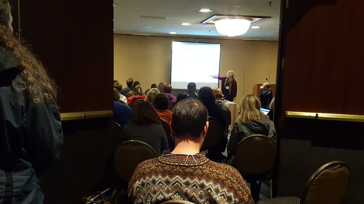 @KarinHogen has so many people wanting to see her session that they are sitting in the hall!  #mmsaignite