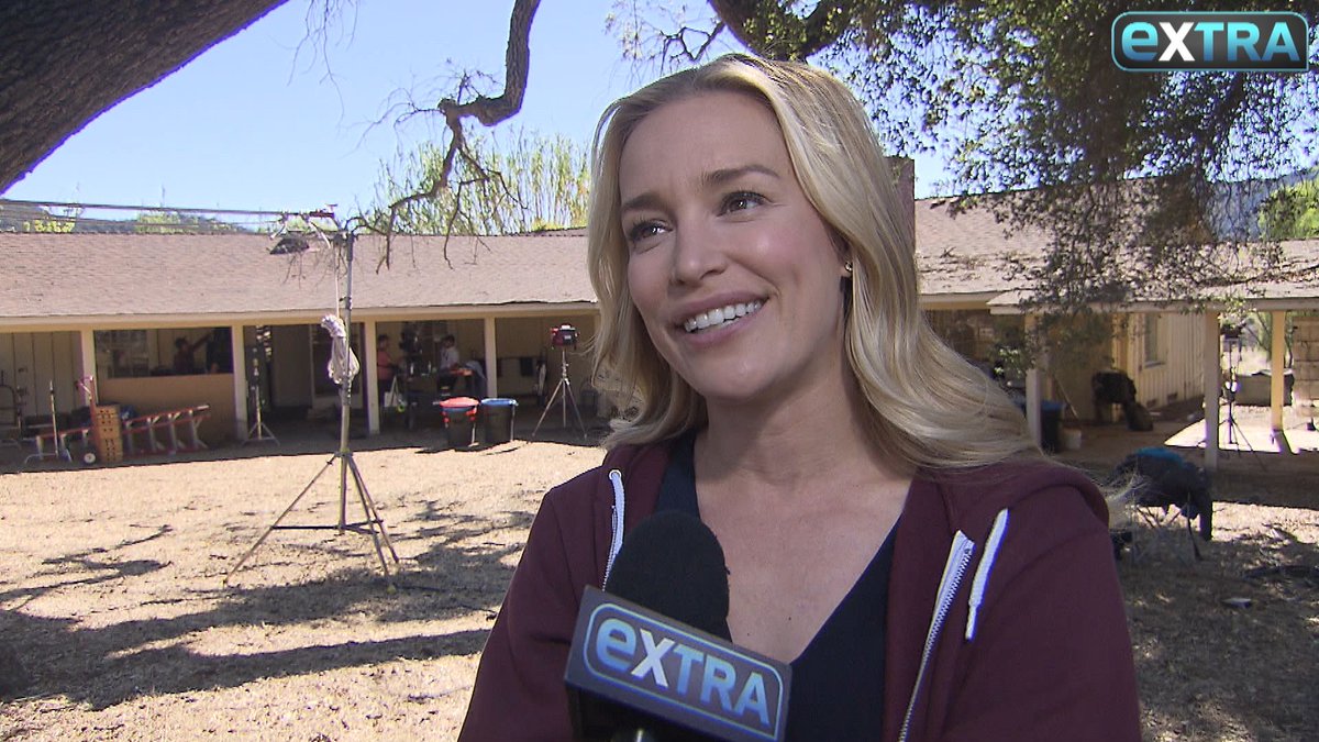 extratv's tweet photo. .@piperperabo gives us a sneak peek at tonight's @ABCNotorious season finale: https://t.co/lfapkL30qe
#Notorious https://t.co/0FAf8G4JF6