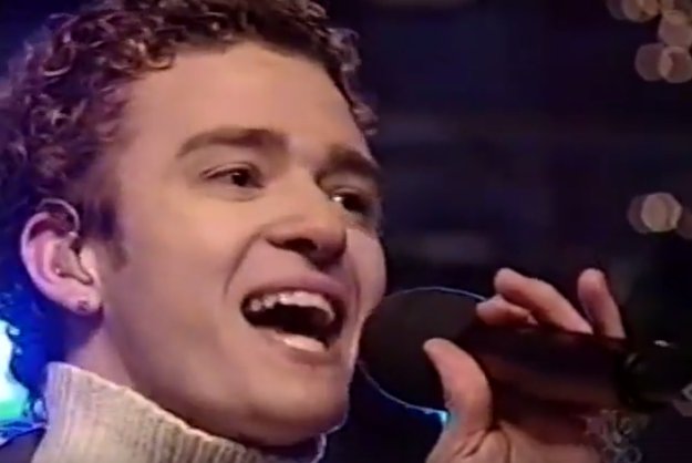 BuzzFeed's tweet photo. This throwback video of NSYNC performing “Merry Christmas, Happy Holidays” is iconic https://t.co/CRXRAs45X0 https://t.co/xSiShILhJt