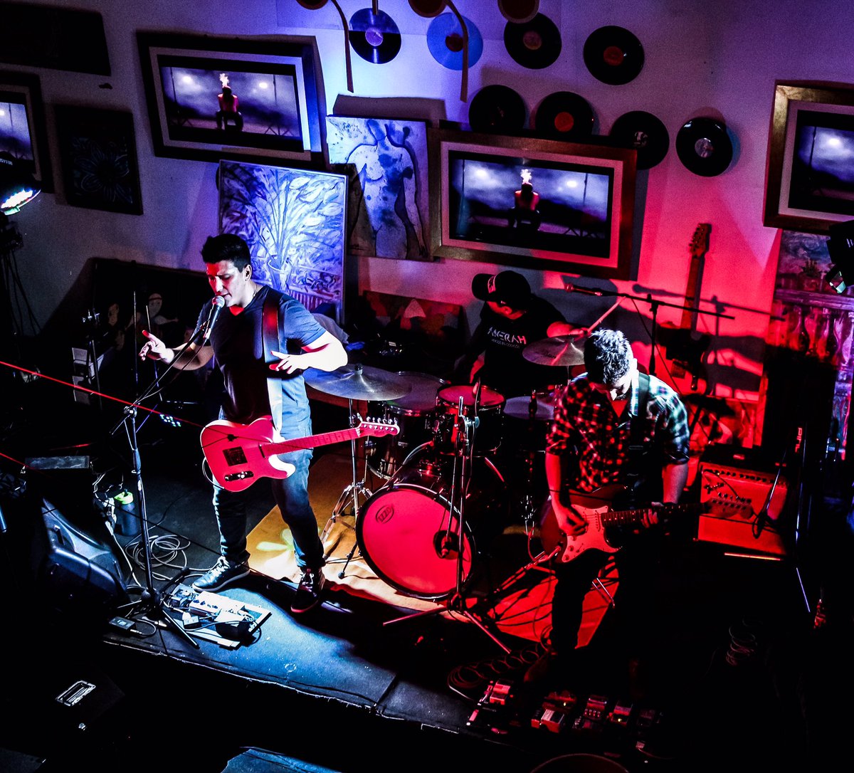 anerahmusic's tweet photo. Pasamos una buenísima noche⛈💪🏼
#music #musicfestival #livemusic #concert #artist #pilsenaltoque #VersosEnCodigos #Anerah @KamastroBar https://t.co/TVah6Z612j