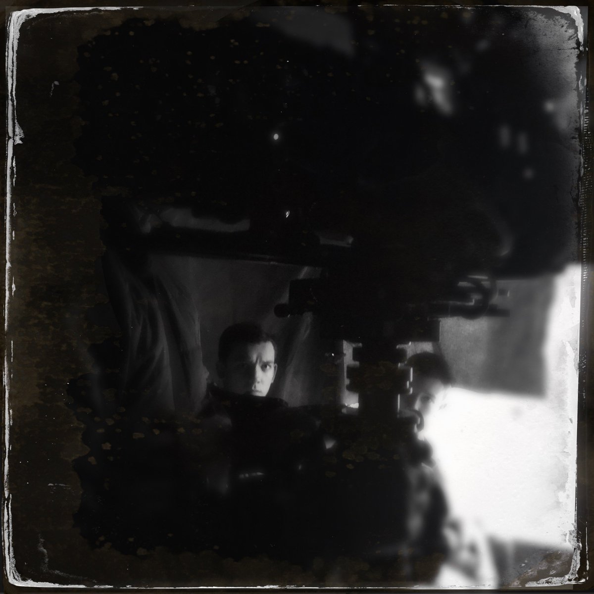 Laurie_Rose's tweet photo. Troop Transport @asabfb #JourneysEnd ..just 6 days remain @Paul_Bettany @samclaflin @StephenGraham73 @BFI #FluidityFilms https://t.co/4vN03XEv0O