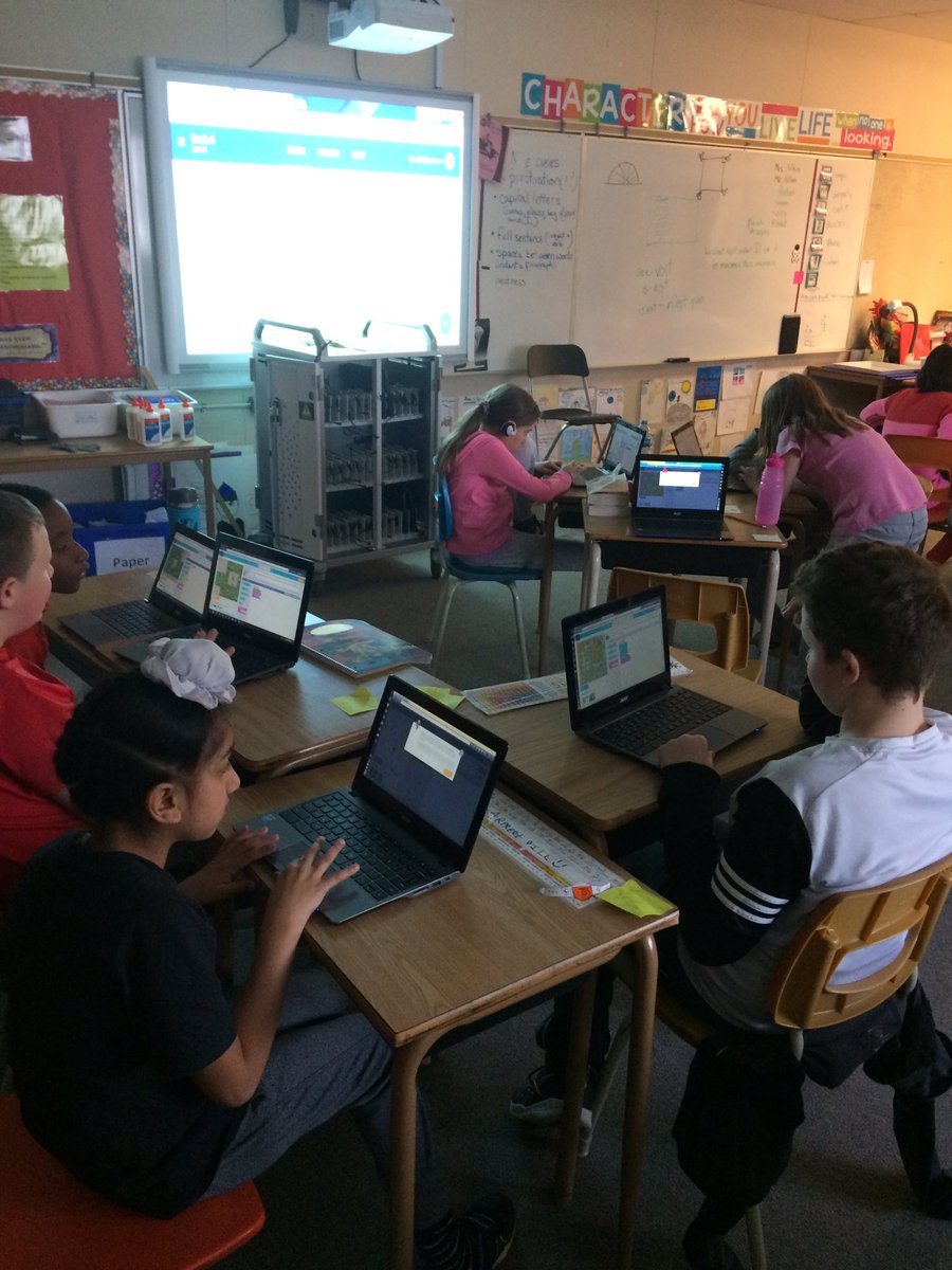 FraserEPSB's tweet image. Gr5 Ss doing the @HourofCode #studentscoding