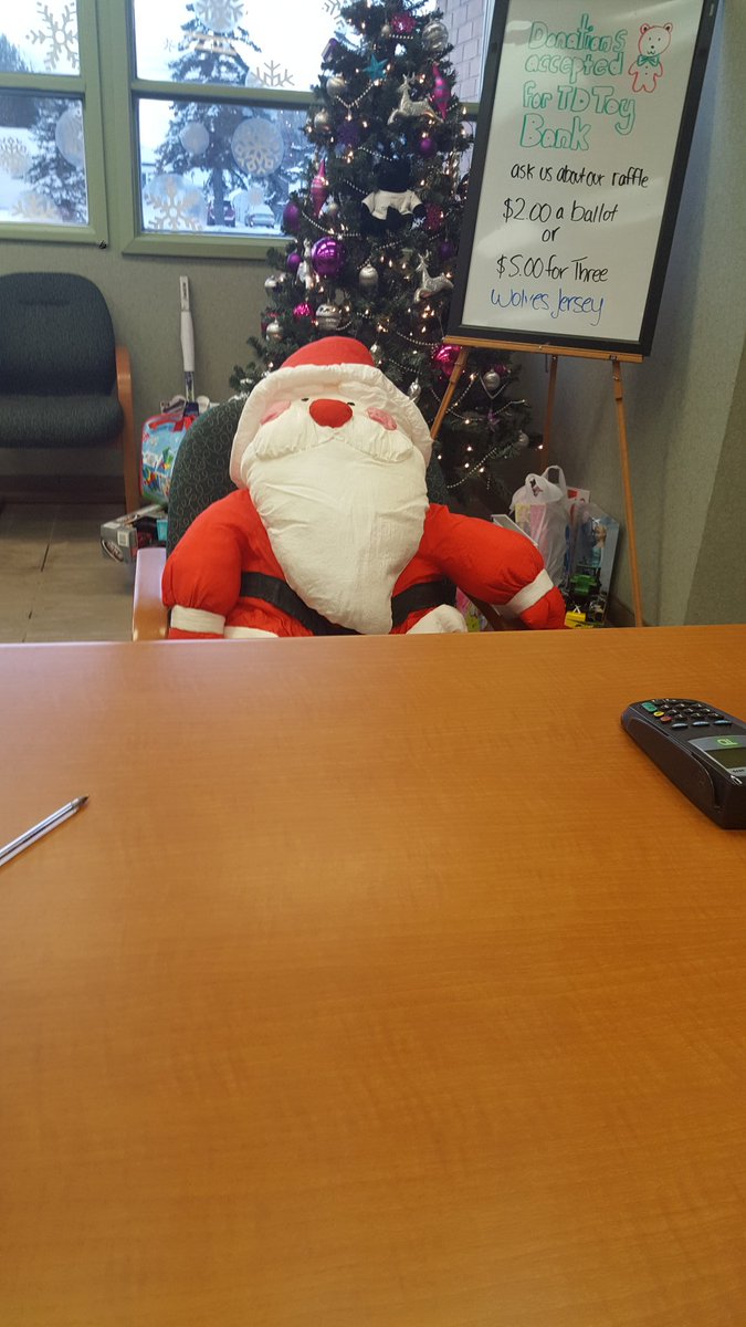 Santa Claus paying a visit to branch 2832!! He is Happy with his service. @JaneD_TD @DeniseCH_TD @ssainip2