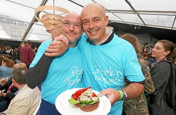 VictoiresBZH's tweet image. 🏆  La Victoire de la #Gastronomie est attribuée à @ROCKNTOQUES 🍲  ! #Victoiresbzh @StBrieucAgglo