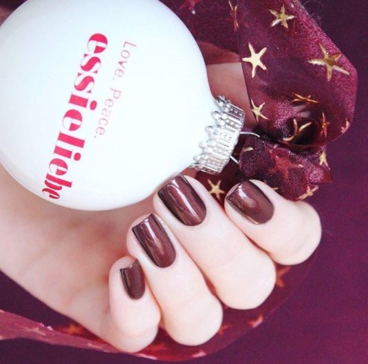 Dank <a href="/jenpolished/">Jennifer Rosa</a> weihnachtet es schon sehr bei uns... #essieliebe