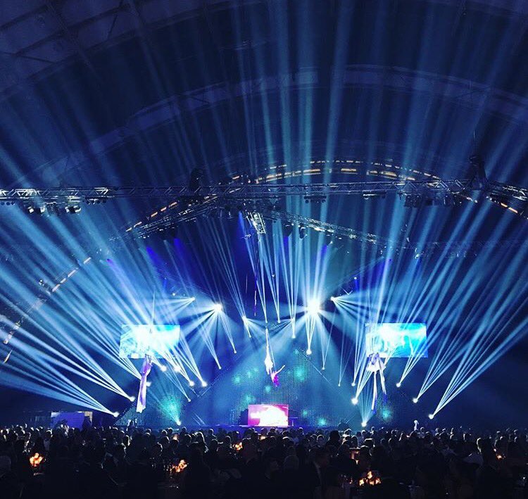 Mezmerising lighting by @hawthornbiz tonight at <a href="/mcr_central/">Manchester Central</a> . #eventlighting #eventprofs #eventproduction  instagram.com/p/BNxQXqHDHoY/
