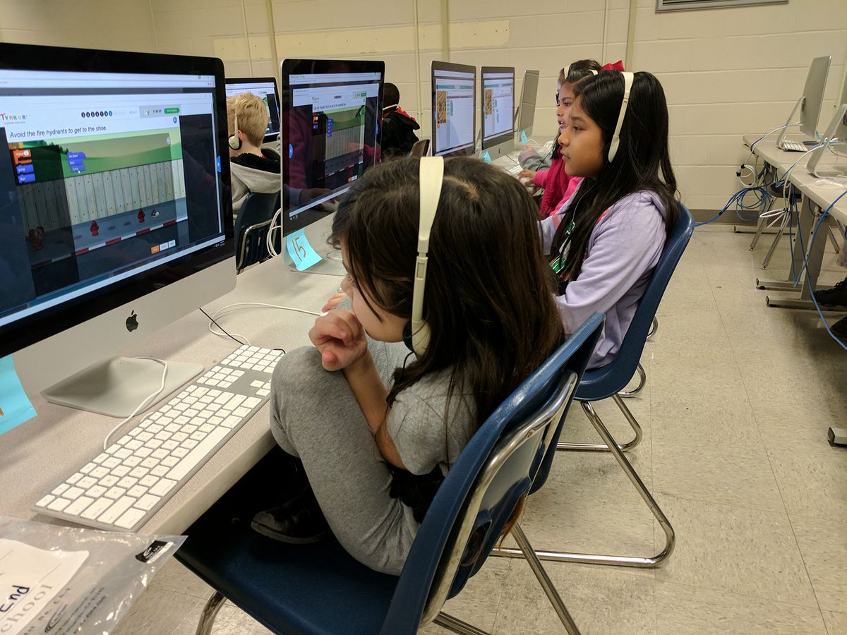 RCSWolvesPLN's tweet image. Ms. Cescutti&apos;s 2nd grade Ss participating in the #HourofCode #StarWarsCode #RCSHourOfCode #CSEdWeek #RCSWolvesPLN @RomeCitySchools