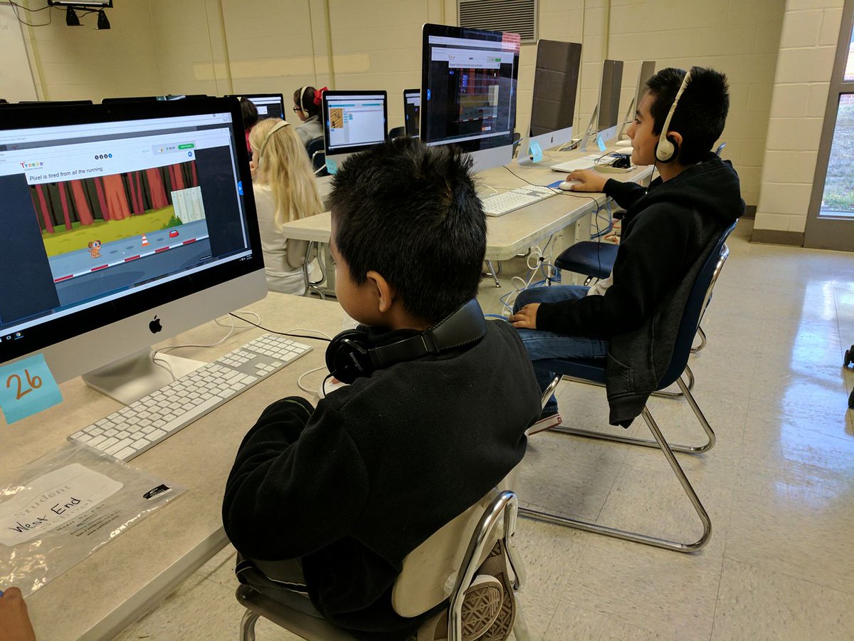 RCSWolvesPLN's tweet image. Ms. Cescutti&apos;s 2nd grade Ss participating in the #HourofCode #StarWarsCode #RCSHourOfCode #CSEdWeek #RCSWolvesPLN @RomeCitySchools