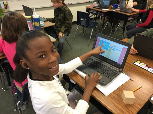 blackspackLOE's tweet photo. We LOVE to code! #HourofCode #Good2beLOE https://t.co/CLW3Kc6OIA