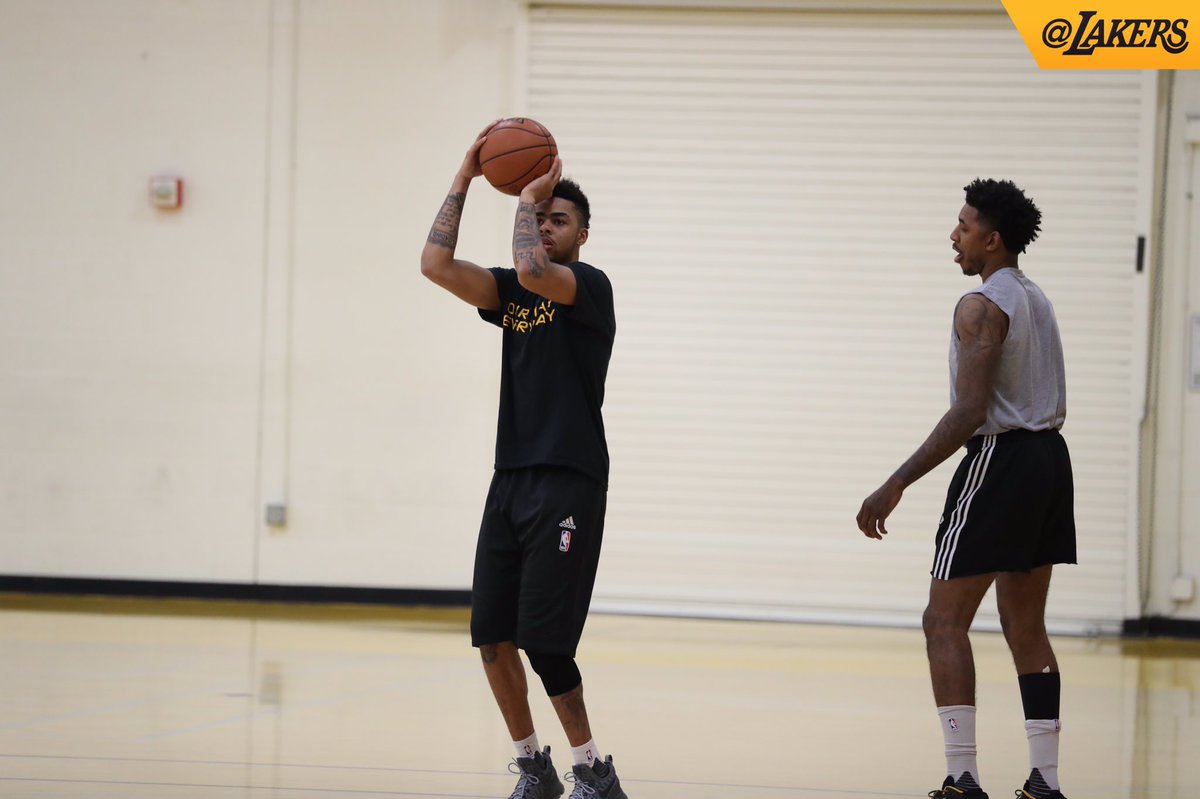 .@Dloading & @NickSwagyPYoung on the floor working their way back from injury #LakeShow https://t.co/ojMkhSw12x