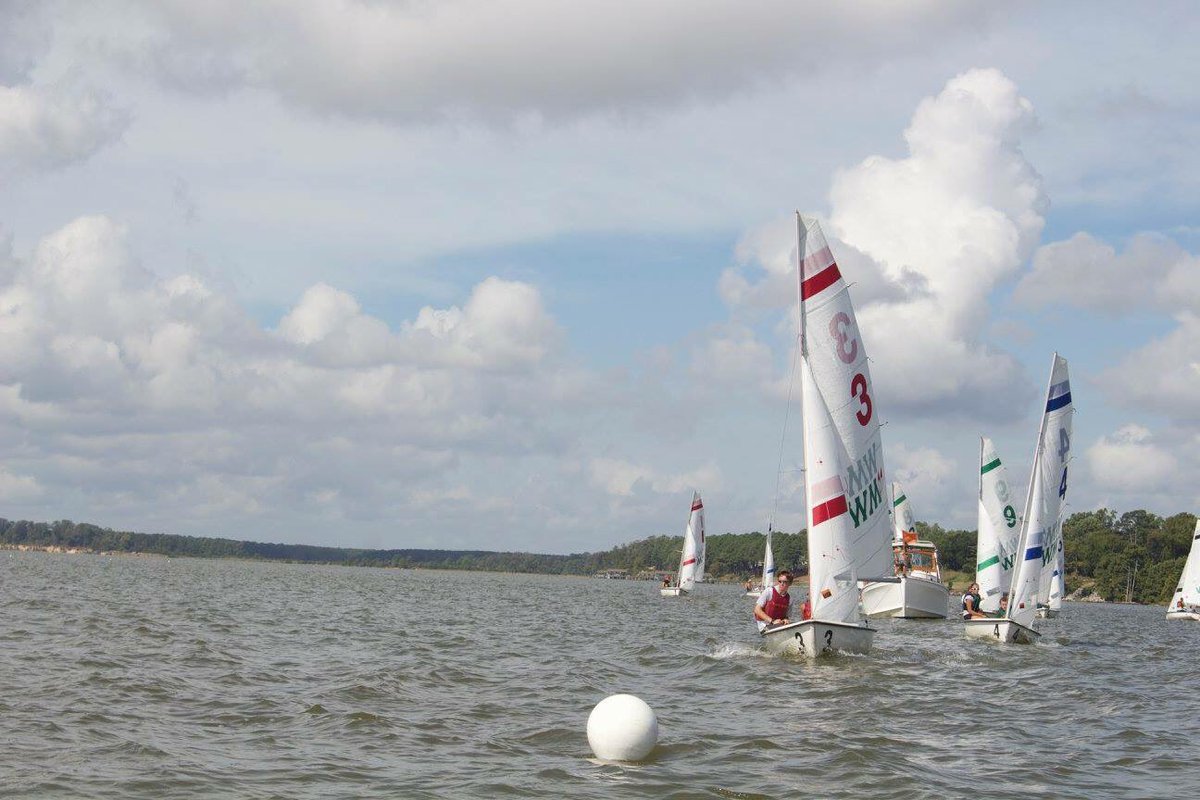SailingClubatVT's tweet image. #tbt to warmer days of fun sailing ⛵️