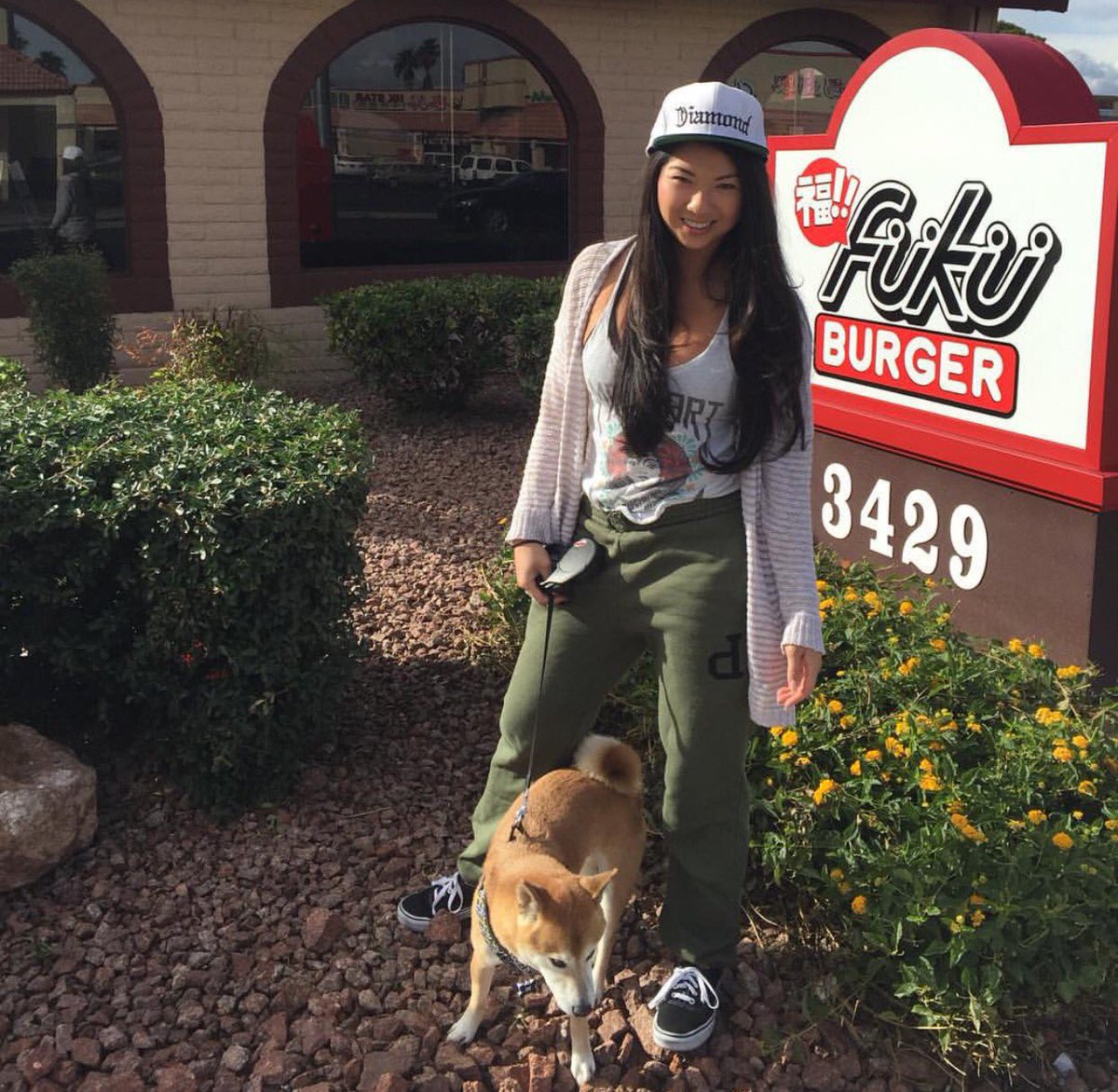 This pup knows what’s up. 👅 #fukuburger #dontfukuwithus #lasvegas