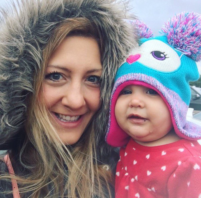 pah_la's tweet photo. If Instagram had annual awards ceremony, this would win best selfie with baby. https://t.co/A1LcYhe4dw