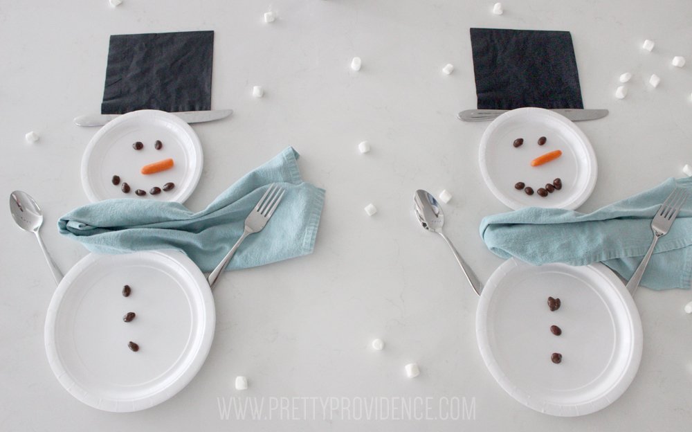 simplykierste's tweet photo. snowman place setting https://t.co/IHClkK8DXF @prettyprovidnce https://t.co/Wg2H3JdxLm
