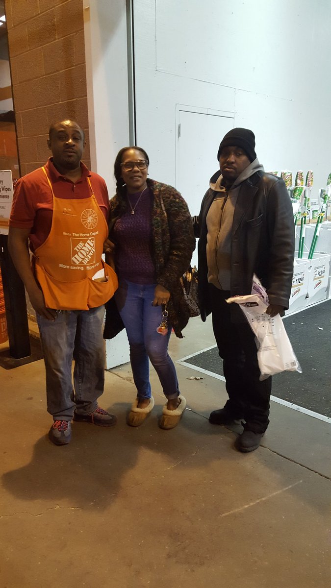 Helping customers after hours <a href="/WileyLorena/">lorena wiley</a> <a href="/tmccarthy095/">Tim McCarthy</a> <a href="/THD4114/">trend_of_sarasota</a>