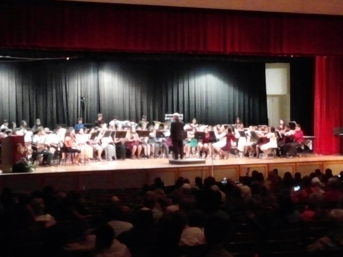Dr_A_Flores's tweet image. Mighty Shark Band showcasing their talents at our annual Christmas concert! #PalaciosPride