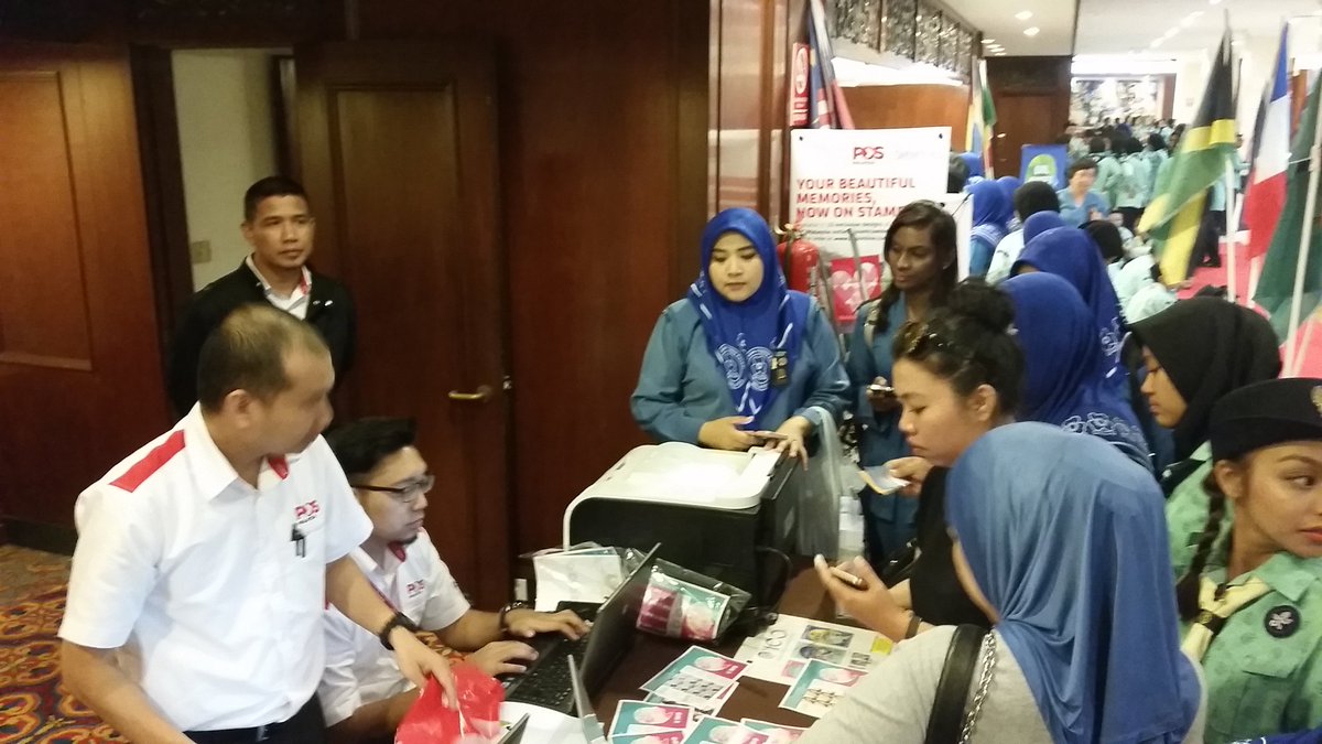 pputerimy's tweet photo. The special edition personalized #100tahunpanduputeri #GGAM100 stamps counter by #PosMalaysia at #PWTC is also very busy! https://t.co/ooe5q10f8X