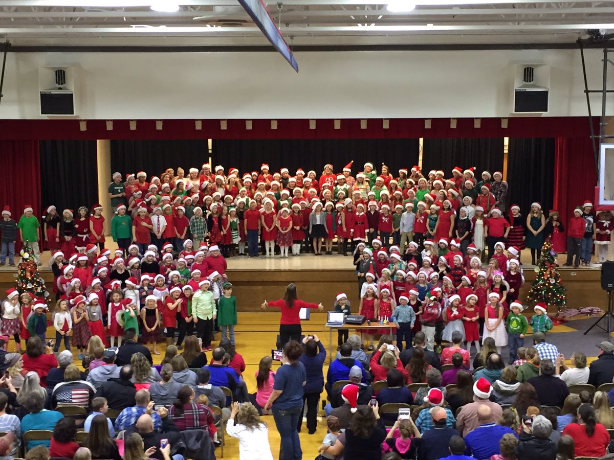 elemmusicteach's tweet photo. So proud of Highland Singers tonight! They did such an amazing job! #christmas2016 @HighElem https://t.co/JKqq0L7zKN