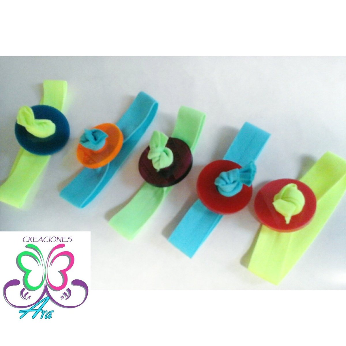 Creaciones_Ara's tweet photo. Pulseras elásticas salvavidas 😍Practicas, coloridas y casuales! nuevos modelos!!! #hechoamano #talentove #creacionesara https://t.co/pNuaBBSPSj
