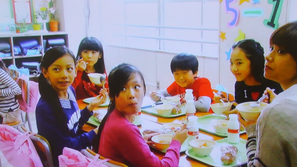 水面兎 みなもと 夕べの ｃｈｅｆ 三ツ星の給食 より 可愛い子役たち 個人名が判んないや