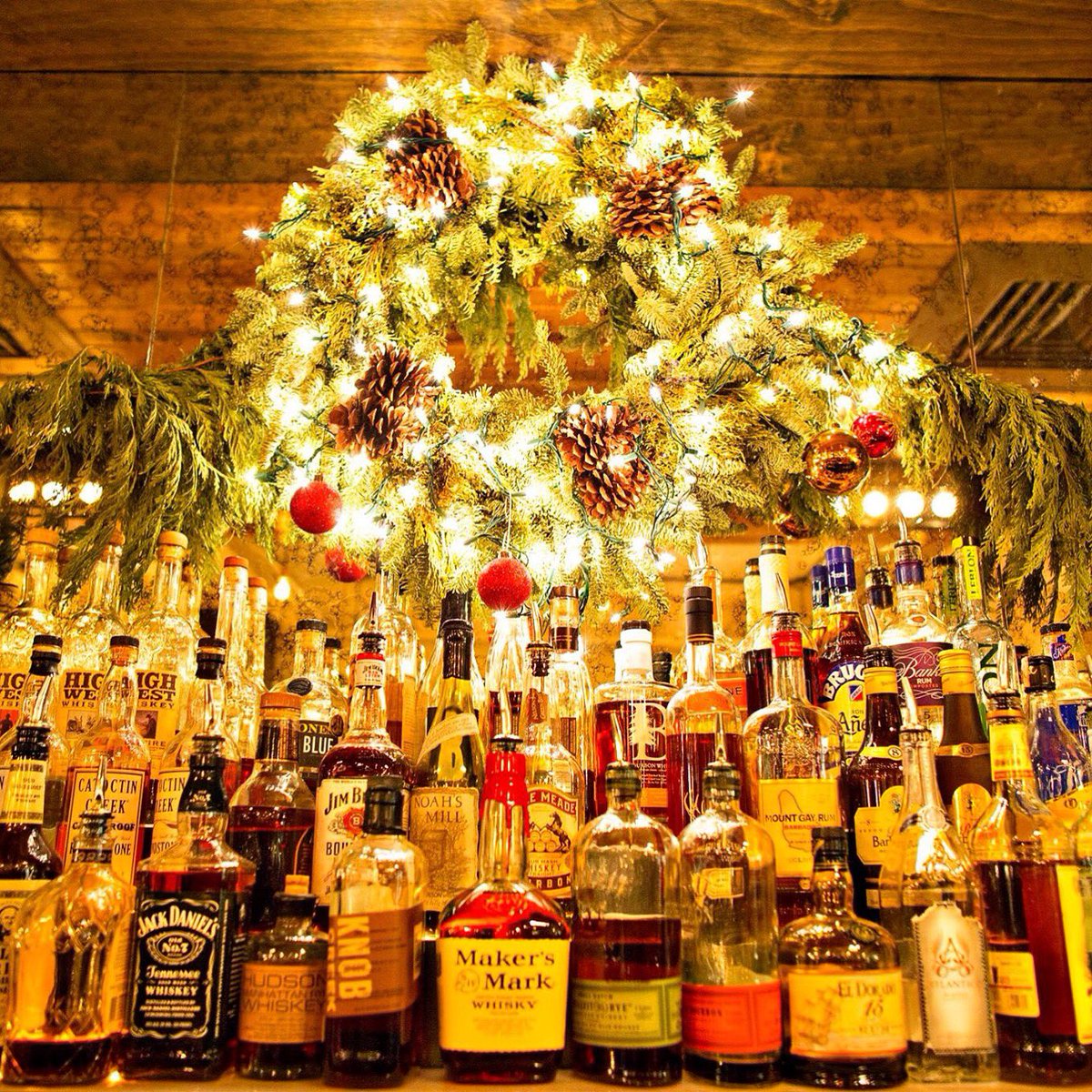 MintwoodPlaceDC's tweet image. Our bar is LIT! @LightsofAdmo