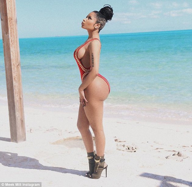 noticias24's tweet photo. ¡Explosiva! Nicki Minaj celebró su cumpleaños Nº 34 bajo el sol de las islas Turcas - https://t.co/JZBJb50ESR https://t.co/sY69jOjc6F