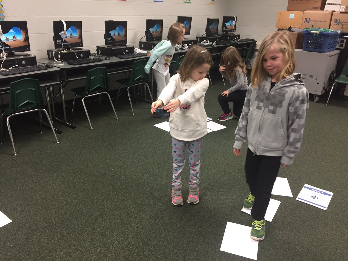 fairway_tech's tweet photo. More #HourofCode fun! #unplugged https://t.co/6y1cgsILdy