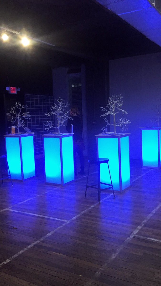 designcoredet's tweet photo. #drinksxdesign tonight @ponyridedetroit we are here until 8:30. Join us! https://t.co/ky0Dh6uwWW