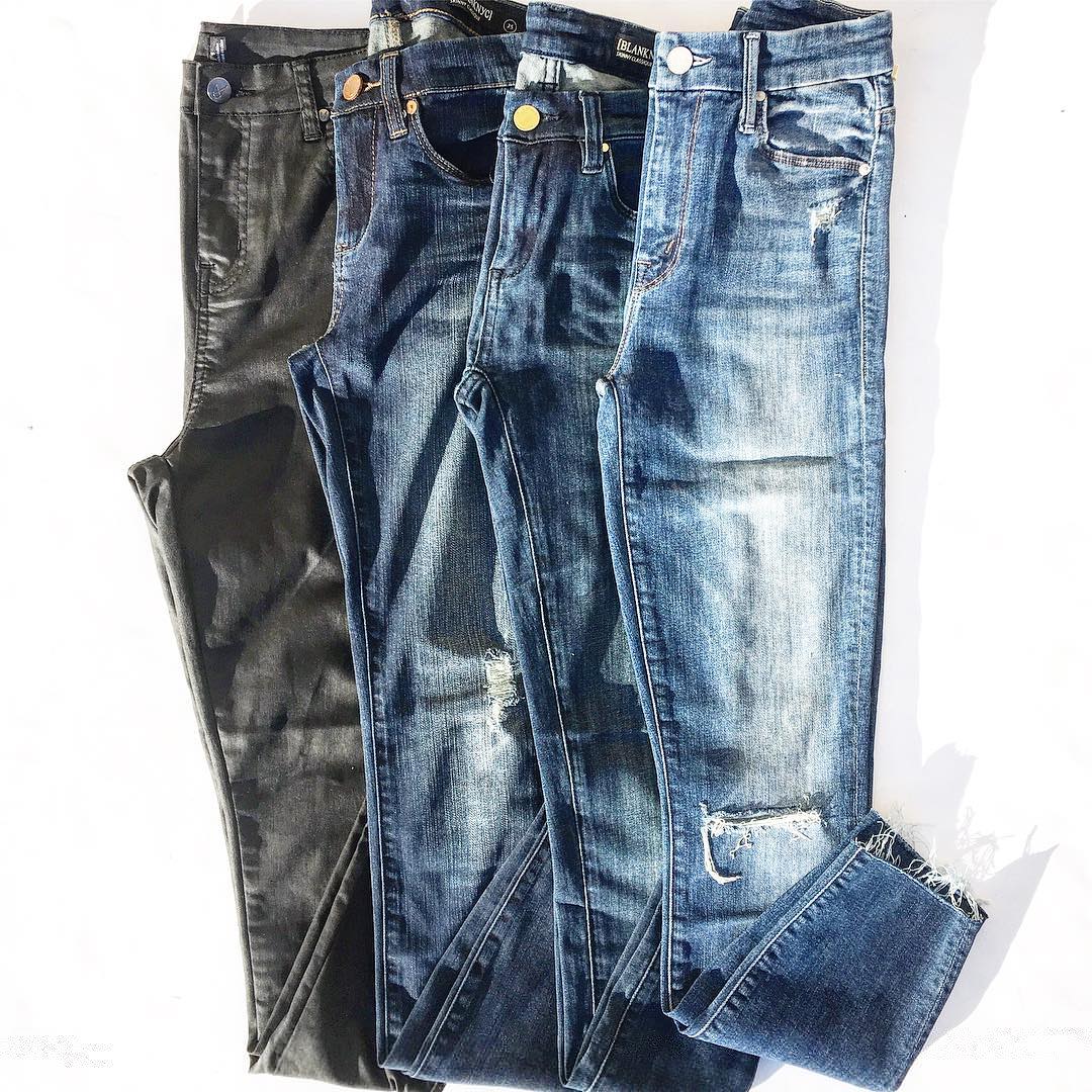 Line'em up ✨✨👖👖#New #Denim #Skinnies #Highwaisted #distressed #black #dark #light #wegotyou #comeshop #tistheseason