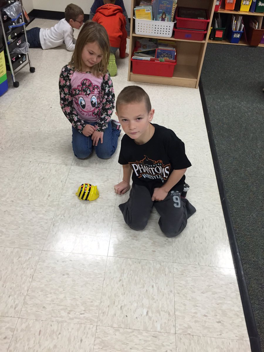 TinaCanadeo's tweet photo. @tweets2jen Thanks for doing Beebots with us today!!! So fun!!! #wdpcodes #wdpww https://t.co/J1LpujA4FH