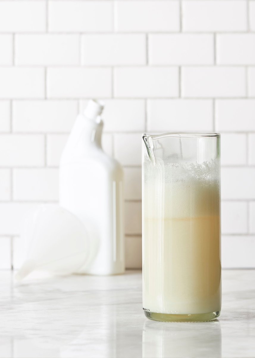 Make Non Toxic Toilet Cleaner. GREAT recipe <a href="/sophieuliano/">sophie uliano</a> buff.ly/2gf6o2v #natural #ecofriendly #clean #homemade #DIY <a href="/AuraCacia/">Aura Cacia</a>