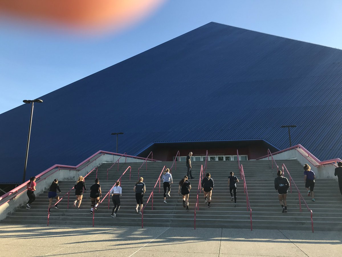 MistyMayTreanor's tweet photo. @lbccvikings volleyball saying bye to 2016, & HELLO to 2017 (never 2 early). It's the climb that makes us who we are! #FindingThemselves https://t.co/ekNpQXRYLf