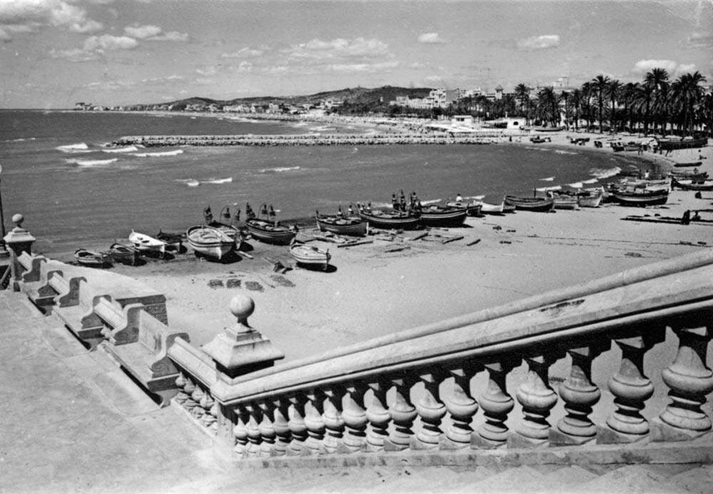 WeLoveSitges's tweet photo. Sitges in the 1950's #Sitges #SitgesTouristGuide #VintageSitges #SitgesTravelGuide https://t.co/d0LOWmymwn https://t.co/XImrGcU538