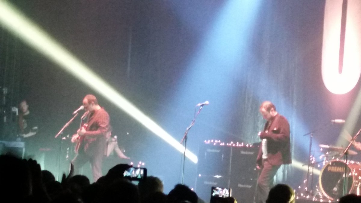 claudinehd7's tweet photo. @OCSmusic @stevecradock @BrigidHD1 wat a nite, as gud 2nite as 20 yrs ago #MaineRd #Manchester #cheers xxc https://t.co/P0bkSk7A2i
