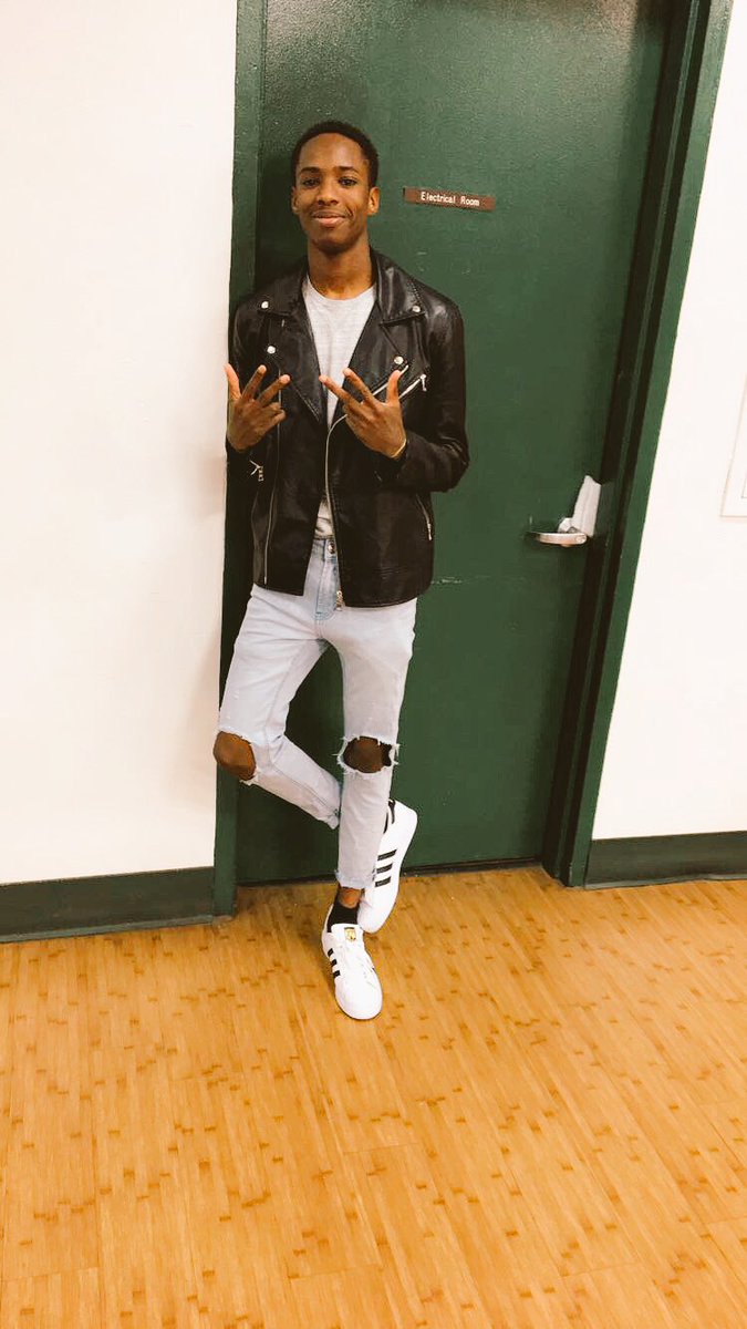 purtvspurtioo's tweet photo. They trying copy me but it's only 1 of me new level📶🤘🏽✨ #YNEShit https://t.co/3xnTxFVRuz