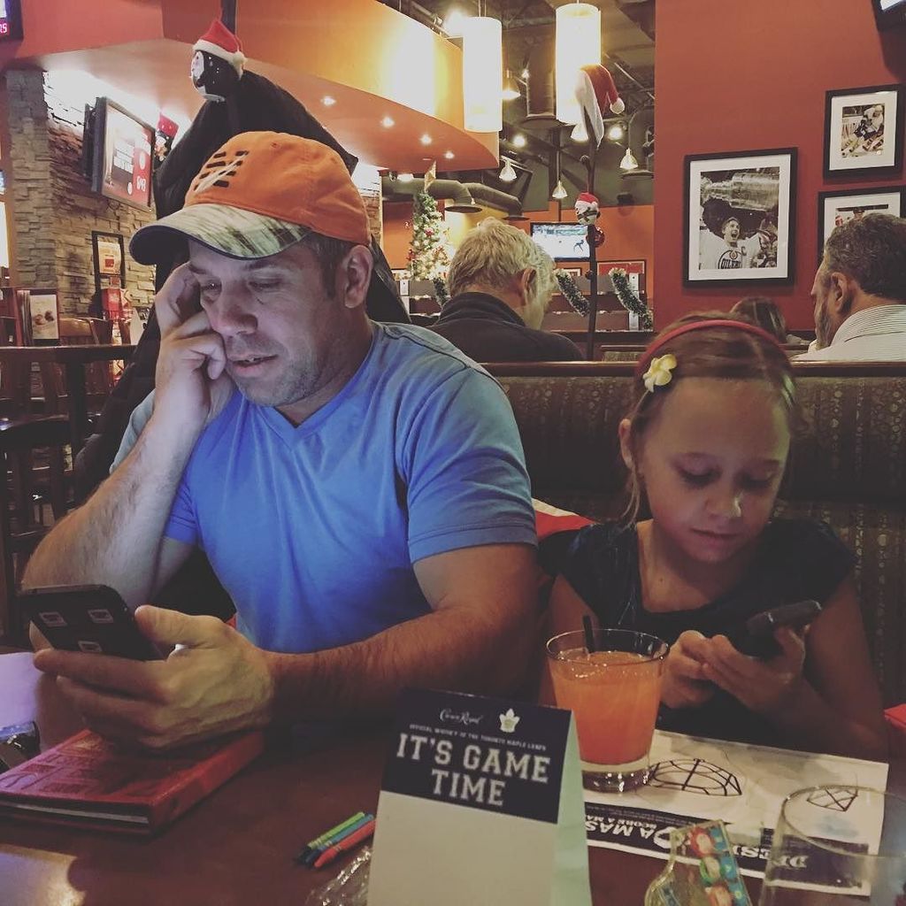 6ftNaked's tweet photo. Special family time #kiki #bdaydinner #bostonpizza #iphonenation #weonlyspeakatstarbucks #… https://t.co/7Dhc7YnKR0 https://t.co/qm2QTw3rfh