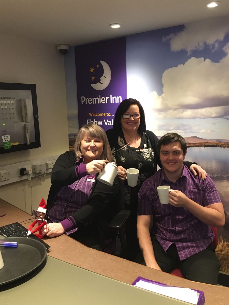 #hohoho #tinselthursday #bettertogether <a href="/WeAreSUGM/">WeAreSUGM</a> #festivefamily planned to nail BWS the PI guests all being told about it 2. <a href="/MarkCash15/">Mark Cash</a>