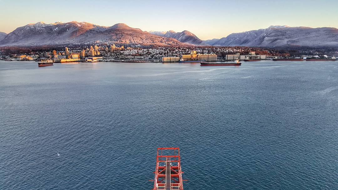 PortVancouver's tweet photo. A unique perspective of our port city harbour &amp; snow-capped mountains at sunrise captured by @csubi67 on IG! #Vancouver #myportcity https://t.co/kxMtGqC2M6