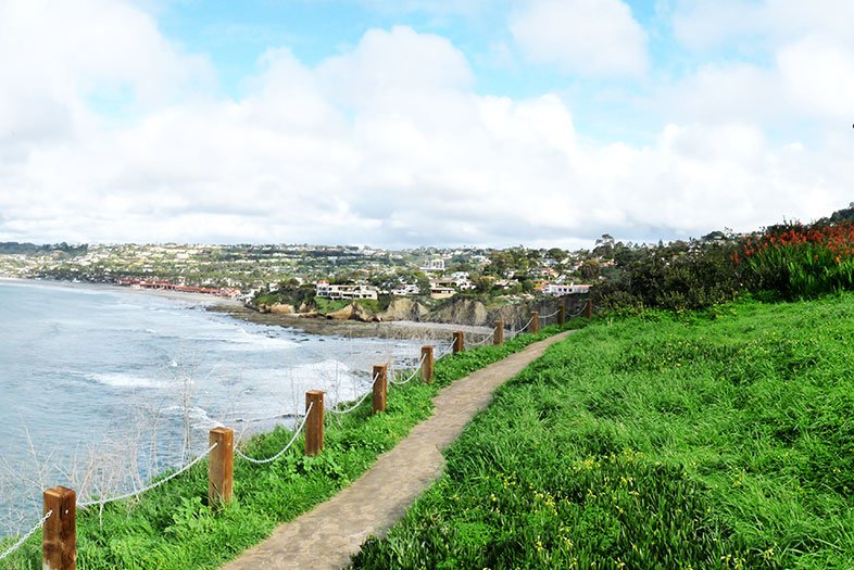We're sharing 5 of the best hikes and trails in #LaJolla. Have you hiked any on the list? bit.ly/2hbfsYl #optoutside