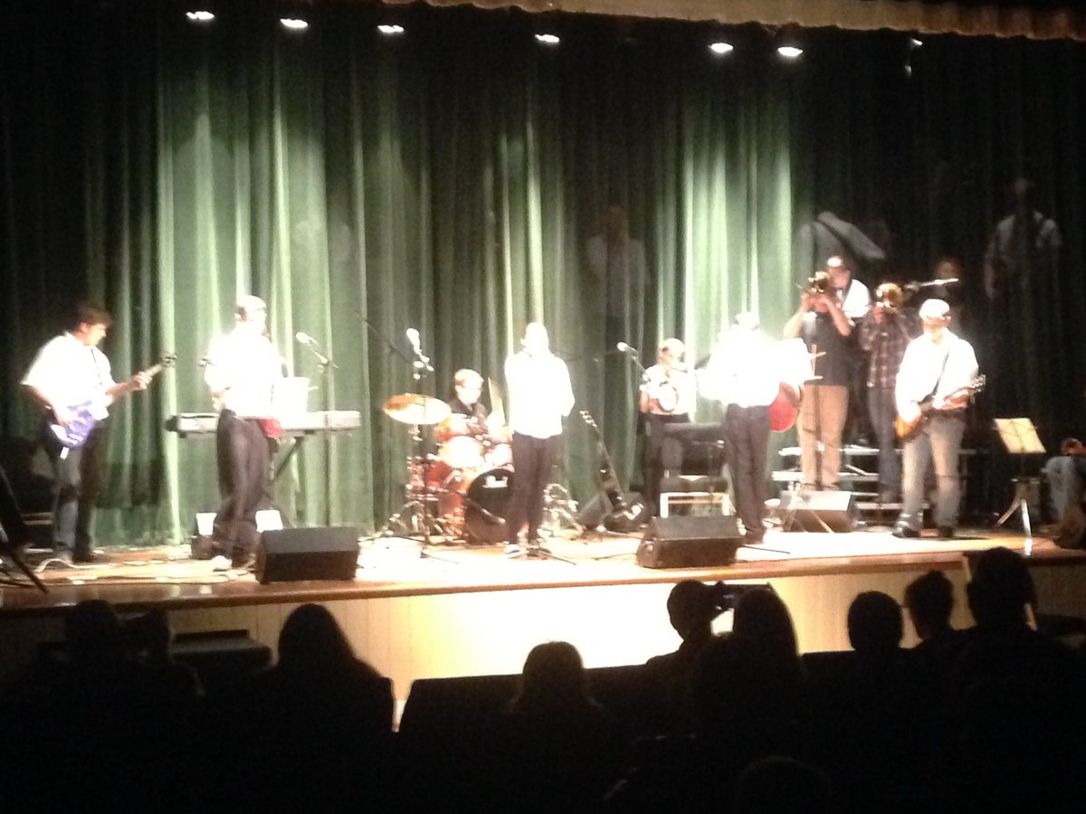jerrylpotts's tweet photo. Awesome student performances at SFUS. Having fun with "The Remakes."#SFWILDCATS https://t.co/xYJbpM0BB6