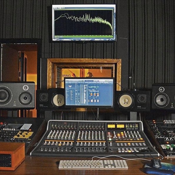 LabelSubmission's tweet photo. #StudioLife https://t.co/Yau9oPKx0g