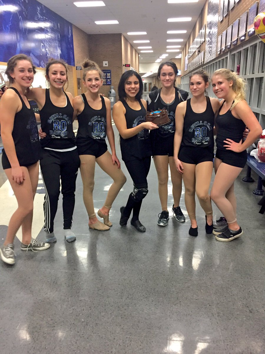 ROJVdanceteam's tweet photo. Cake to end a great practice😋 happy birthday to our wonderful dancer @Vera_Arlettee 💓💓 #1morepractice https://t.co/w30s9Er1W6