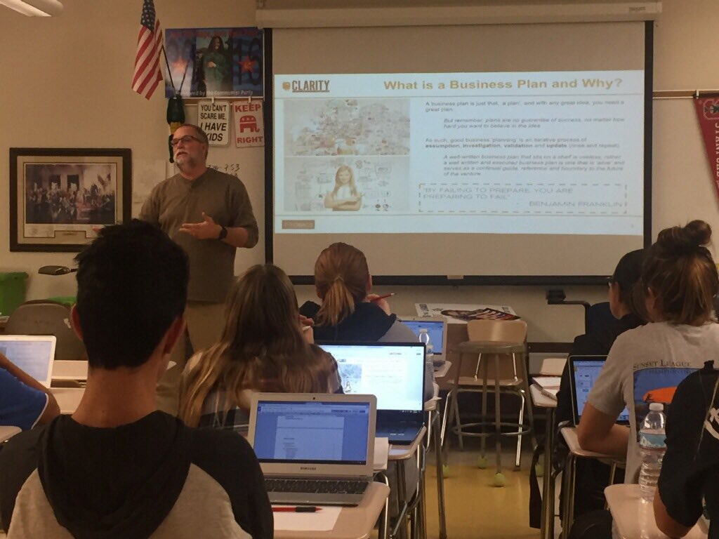 EdisonChargers's tweet photo. #CIBACS -Chris Staller leading business plan seminar. #ProudToBeACharger #EHSLearningStretch #CommonCoreBest https://t.co/JOr2Za9LRI