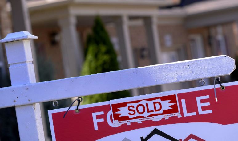 TheSpec's tweet photo. #HamOnt has hottest real estate prices in Canada  — up 23% since last year https://t.co/Zbkfucwo1n https://t.co/dJ0O7gbNcn