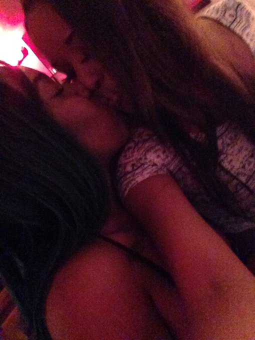 3 pic. Me and my new boo https://t.co/ywESEzSYz9