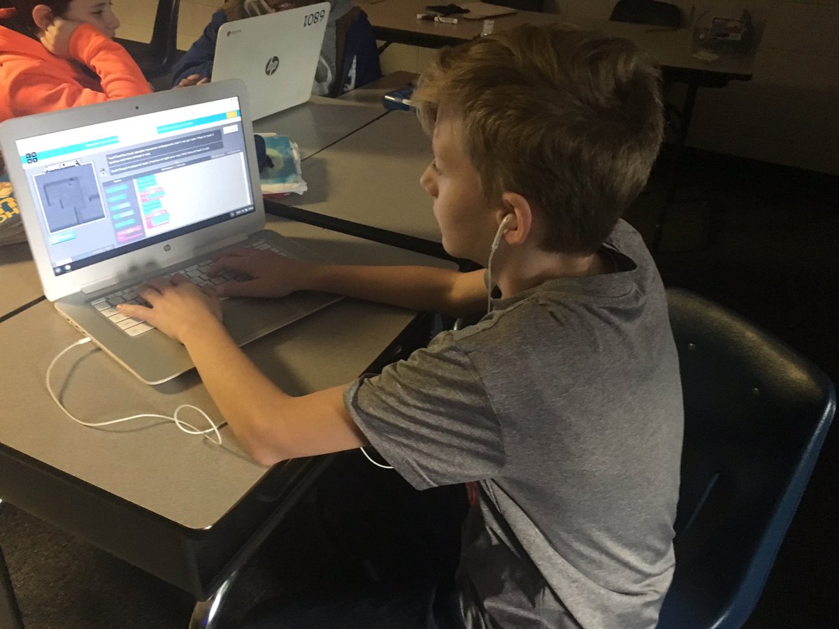 MrsGillespie107's tweet photo. Hour of code today at RTMS! Young computer scientists at work #SCPSHourofCode #ThompsonJags https://t.co/YwxYx7Bvyq