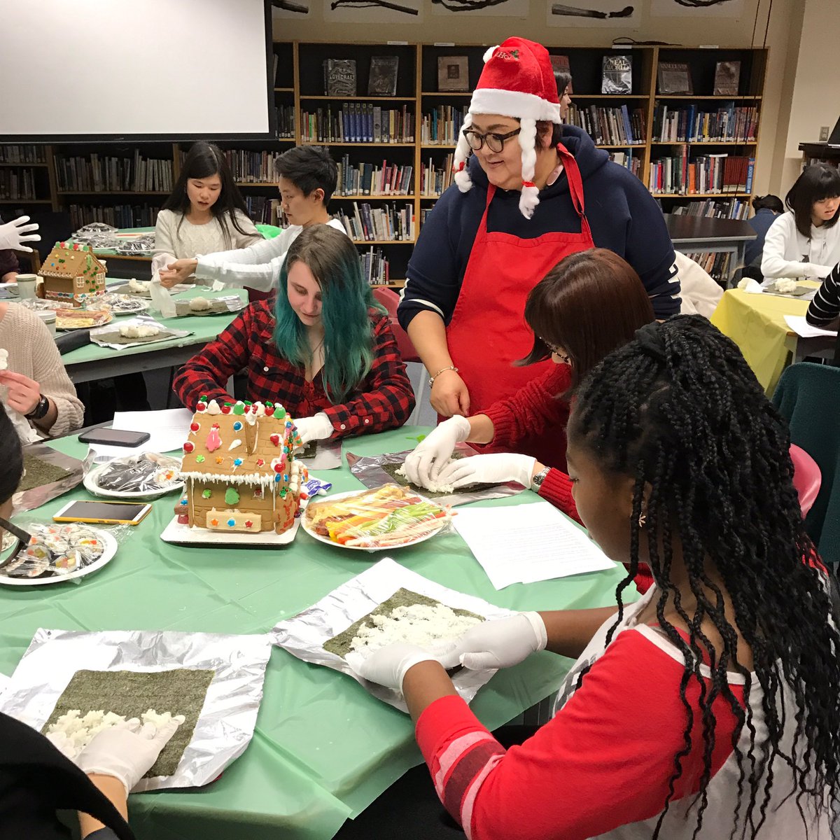 SurreyChristian's tweet photo. International Language Partners Club Christmas party, learning how to make Korean sushi from our awesome #SCSparents #scs2016 https://t.co/uoAcVDq5RC