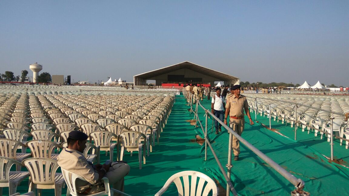 lovely_mms's tweet image. @narendramodiજી ના સ્વાગતની તૈયારી અંતીમ ચરણમાં 🙏🙏 #Modiindeesa @vijayrupanibjp @etvgujarati1 @etv_gujarati